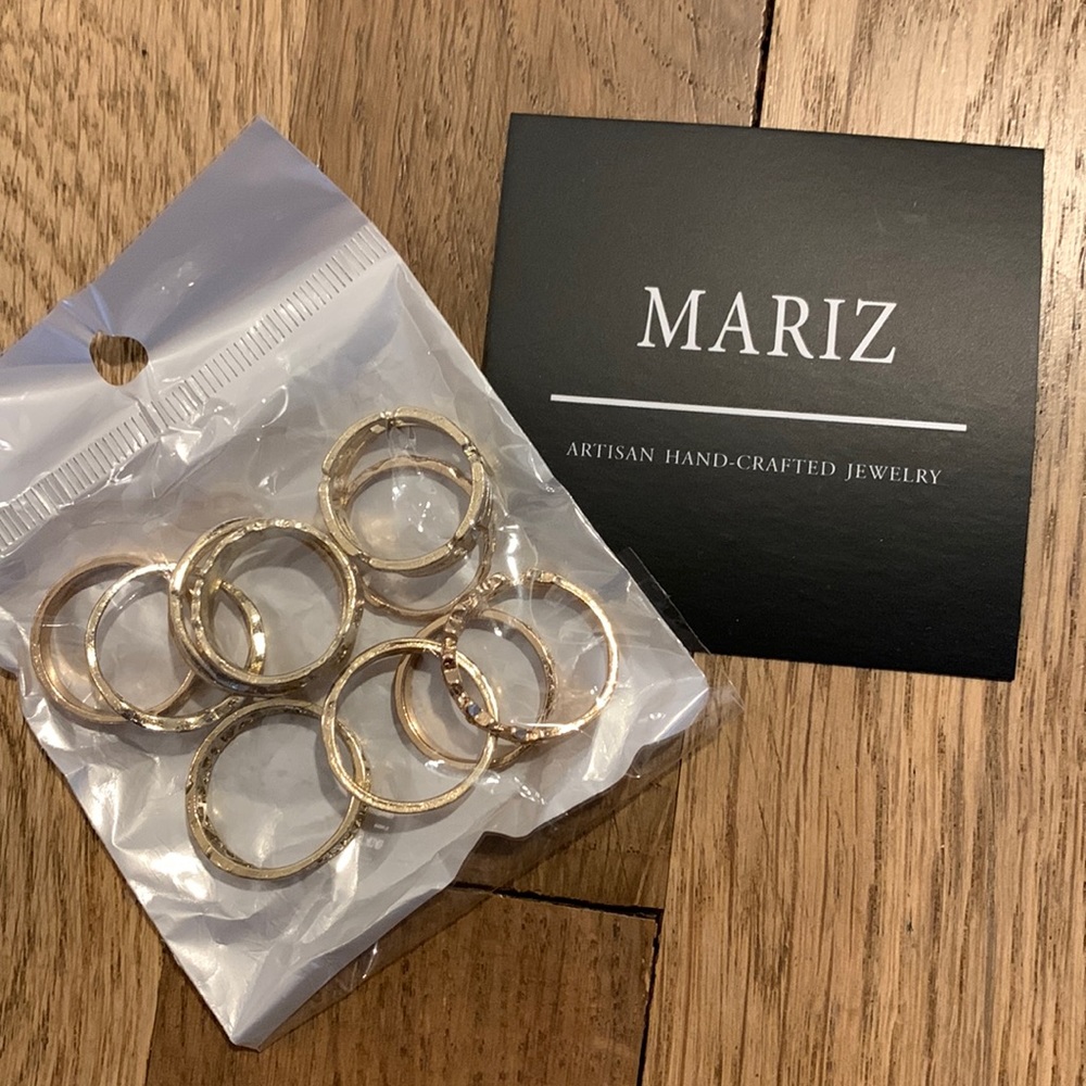 10-pack of gold rings (various designs and sizes)